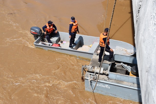 ลำพูน – ผู้ว่าฯลำพูน ขอรับการสนับสนุนเรือจากกองทัพเรือ 20 ลำ ผลักดันน้ำลงในน้ำปิง