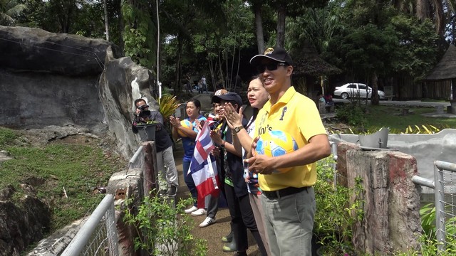 สงขลา-“เจ้าจ้อน” ลิงชิมแปนซีฉลาดและแสนซนประจำสวนสัตว์สงขลา สร้างสีสันทายผลฟุตบอลคิงส์คัพ 2024