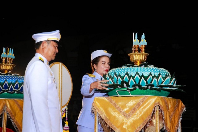 สุโขทัย-จัดพิธีรับไฟพระฤกษ์และพระประทีปพระราชทาน เพื่อลอยเป็นปฐมฤกษ์ในงานประเพณีลอยกระทง