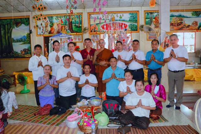 ปทุมธานี คณะศรัทธาบุญจากลำลูกกา จังหวัดปทุมธานี ร่วมทอดกฐินสามัคคีเพื่อสมทบทุนสร้างศาลาธรรมสังเวช