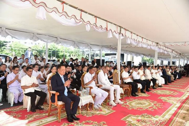 ปทุมธานี พิธีทำบุญอุทิศส่วนกุศลให้แก่ผู้ล่วงลับ และพิธีเจริญพระพุทธมนต์เสริมสิริมงคลเรียกขวัญกำลังใจให้แก่ผู้ประสบอุบ้ติเหตุจากเหตุการณ์ไฟไหม้รถบัสทัศนศึกษา