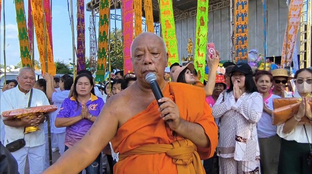 นครนายก – สุดอาลังการศิษยานุศิษย์ทั่วสารทิศร่วมงานกฐินสามัคคีวัดธรรมปัญญาแห่รอบโบสถ์คนแน่นทุกปีพร้อมเปิดโรงทานกว่า100 ร้านให้ทานฟรี