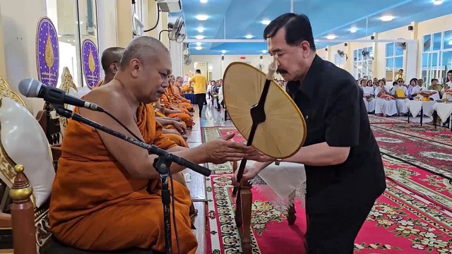 สงขลา-สมาชิกวุฒิสภาสงขลาร่วมทอดกฐินวัดนาทวี ยอดพุ่งสองล้านห้าแสนบาทเศษ