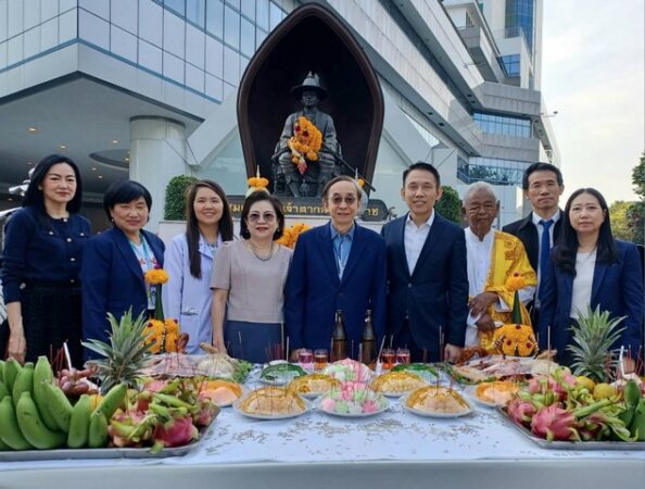 โรงพยาบาลพญาไท 3 ทำบุญตักบาตรเนื่องในเทศกาลปีใหม่………….