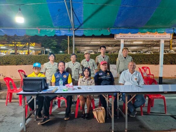 ปทุมธานี มอบสิ่งของสนับสนุนอาสาสมัคร มูลนิธิกู้ภัยร่มไทร ปทุมธานี