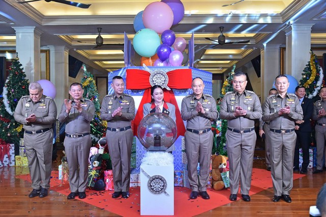 นายกรัฐมนตรีเปิดนิทรรศการของขวัญปีใหม่ พ.ศ.2568 ของสำนักงานตำรวจแห่งชาติ 5 โครงการเพื่อความปลอดภัยและอำนวยความสะดวกให้กับประชาชนและนักท่องเที่ยว