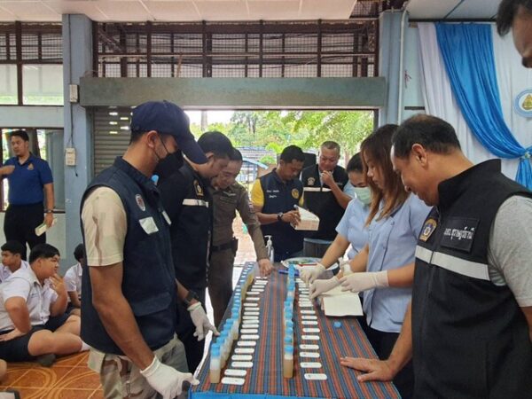 สุราษฎร์ธานี-ศูนย์ปฎิบัติการป้องกันและปราบปรามยาเสพติดอำเภอท่าฉาง ลงนาม MOU กับสถานศึกษา ตามโครงการมหาดไทยสีขาว