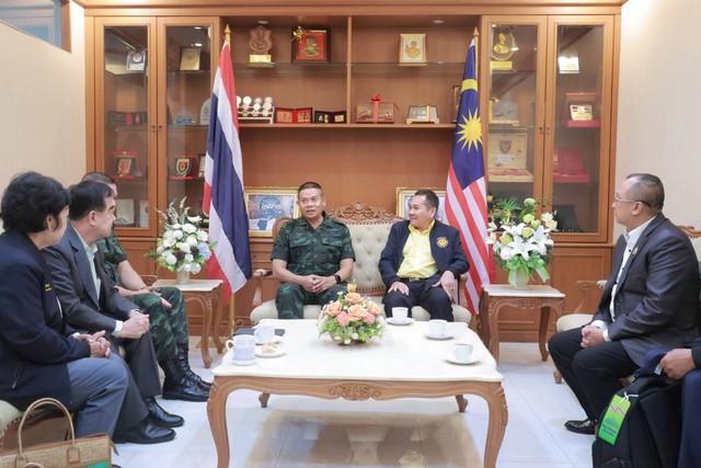 กมธ.ทหารและความมั่นคงของรัฐ วุฒิสภา ลงพื้นที่ติดตามการแก้ไขปัญหาพื้นที่จังหวัดชายแดนภาคใต้ และช่วยเหลือผู้ประสบอุทกภัย