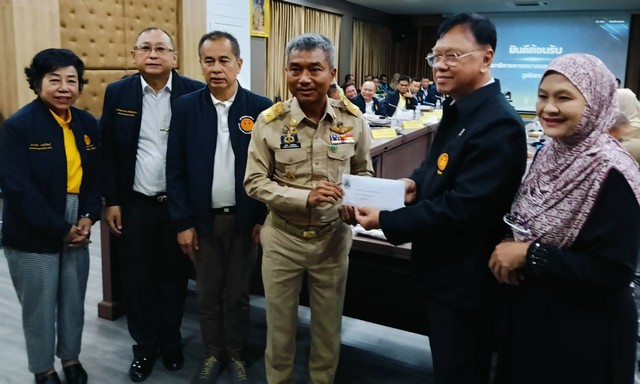 กมธ.ทหารและความมั่นคงของรัฐ วุฒิสภา ลงพื้นที่ติดตามปัญหาและช่วยเหลือผู้ประสบอุทกภัยในพื้นที่จังหวัดปัตตานี