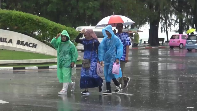 สงขลา-ม้าคาวบอยสมิหลาสงขลา ได้รับผลกระทบจาก ฝนตกคลื่นลมแรงฤดูมรสุมตะวันออกเฉียงเหนือ รายได้หายไปกว่า 50%