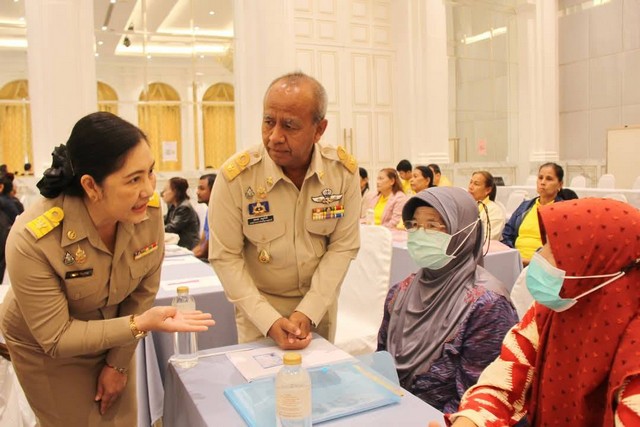 สุราษฎร์ธานี-พมจ.สุราษฎร์ธานีห่วงใยครัวเรือนเปราะบาง จัดอบรมหลักสูตรการปลูกพืชระยะสั้น หวังยกระดับคุณภาพชีวิต ส่งเสริมอาชีพ ลดรายจ่าย เพิ่มรายได้