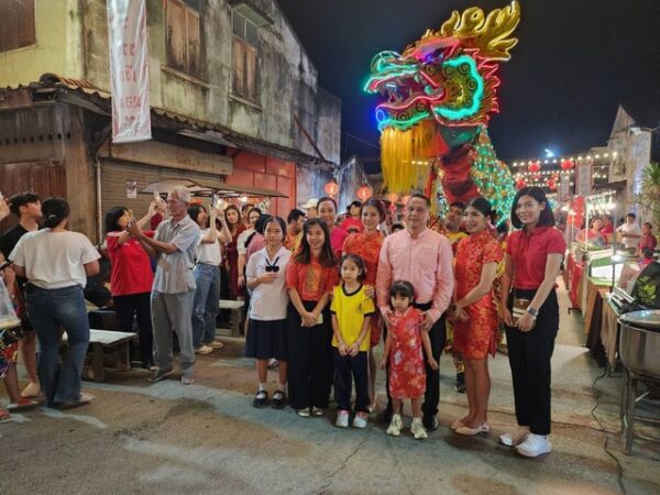 สุโขทัย-“สีสันชุมชนจีน เสน่ห์เมืองสวรรคโลก” ในธีมงาน “วันตรุษจีน” ณ ถนนคนเดิน หวันโลกเมาะ