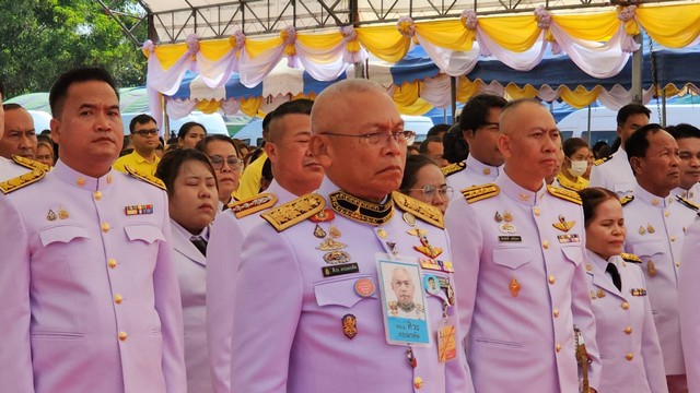 (สุรินทร์) มทบ.25 ร่วมพิธีมอบกระบือทรงไถ่ชีวิตพระราชทาน แก่เกษตรกร จ.สุรินทร์