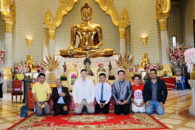 จิตติพจน์ วิริยะโรจน์ สส.บัญชีรายชื่อ พรรคเพื่อไทยพร้อมครอบครัว และที่ปรึกษาคณะอนุกรรมาธิการ การเงิน การคลัง เข้ามนัสการและขอพรสมเด็จพระมหารัชมงคลมุนี
