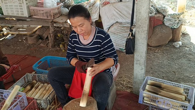 อุตรดิตถ์-ข้าวหลามสูตรโบราณเผาด้วยเตาถ่าน ทำเงิน 2,000-3,000 บาท/วัน