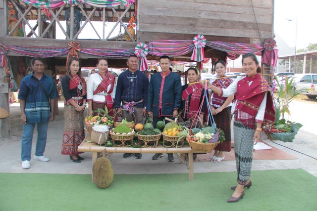 กาฬสินธุ์ผุดหมู่บ้านโบราณสืบสานประเพณีโชว์ของดีอีสาน