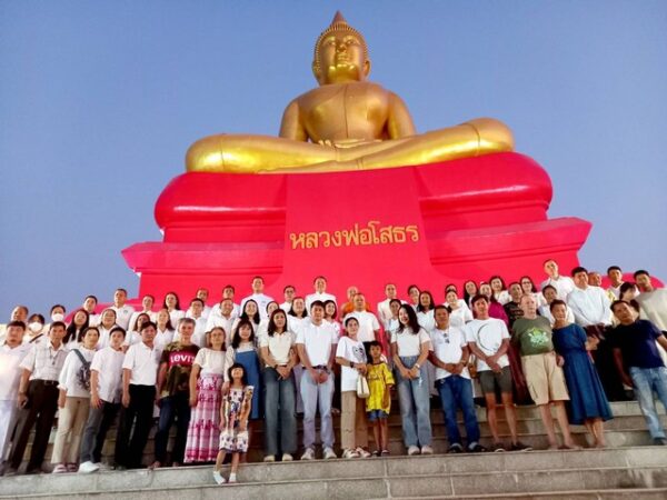 ปทุมธานี “พ่อเมืองปทุมธานี” นำพุทธศาสนิกชนร่วมพิธีเวียนเทียน เนื่องในวันมาฆบูชา ที่วัดโบสถ์ สามโคก
