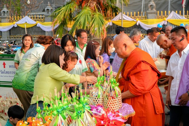 ฉะเชิงเทรา-จัดพิธีทำบุญตักบาตร เนื่องในวันมาฆบูชา ประจำปี 2568