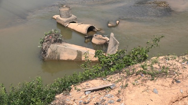 ยังคงไม่มีหน่วยงานไหนเข้าไปเก็บขยะใต้สะพานคลองอู่ตะเภา ตอนบน อ.สะเดา