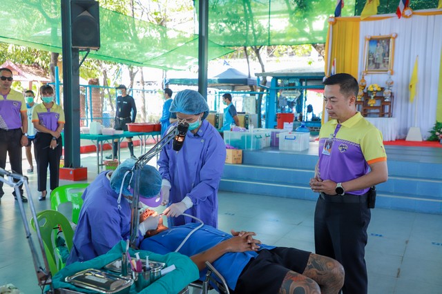 สุโขทัย-หน่วยทันตกรรมพระราชทานในพระบาทสมเด็จพระเจ้าอยู่หัวฯ คณะทันตแพทยศาสตร์ มหาวิทยาลัยนเรศวร ออกให้บริการทางทันตกรรมเคลื่อนที่ ณ เรือนจำจังหวัดสุโขทัย