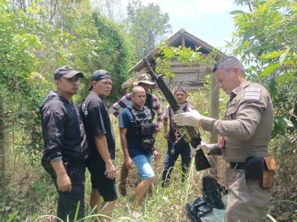 พัทลุง-เจ้าหน้าที่ตำรวจชุดปราบปรามยาเสพติด จังหวัดพัทลุงจับผู้ต้องหาพร้อมอาวุธปืนสงคราม