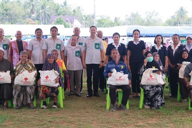 นราธิวาส-จัดโครงการจังหวัดเคลื่อนที่บำบัดทุกข์ บำรุงสุข สร้างรอยยิ้มให้ประชาชน ในพื้นที่ ตำบลลุโบะบือซา อำเภอยี่งอ