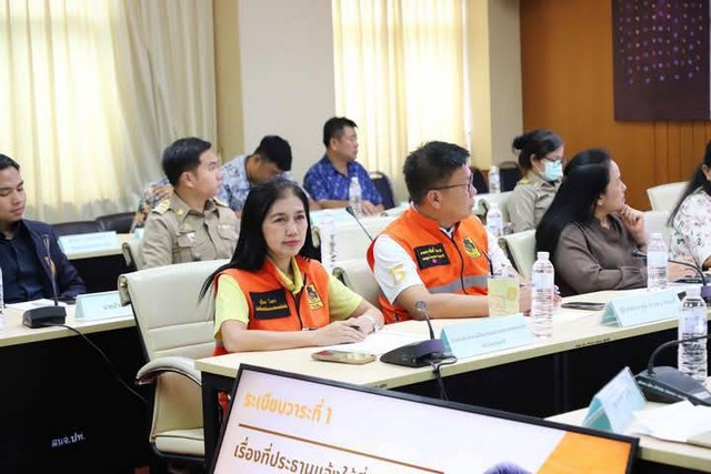 ปทุมธานี ร่วมประชุมกองบัญชาการป้องกันและบรรเทาสาธารณภัยแห่งชาติ (บกปภ.ช) เพื่อติดตามสถานการณ์และเตรียมการแก้ไขปัญหาภัยแล้ง ปี 2568 ผ่านระบบประชุมทางไกล