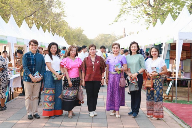 สุโขทัย-กิจกรรม “สุโข สุขี วิถีสุโขทัย” ท่องเที่ยวกีฬาจัดเเสง สี เสียง เชิญชวนนักท่องเที่ยวเยือนอุทยานประวัติศาสตร์สุโขทัย ชอป ชิม อาหารตลาดท่าน้ำรับเสด็จ