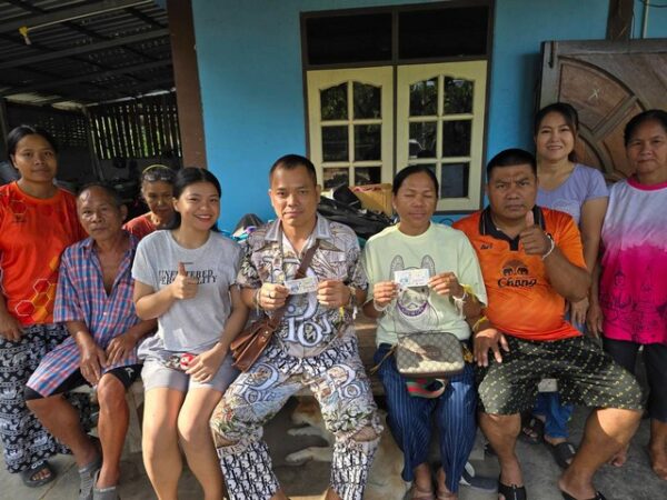 บุรีรัมย์ เสร็จทำบุญกระดูกแม่อายุ 72 ปีสองพี่น้องซื้อคนละใบรับ 12 ล้าน