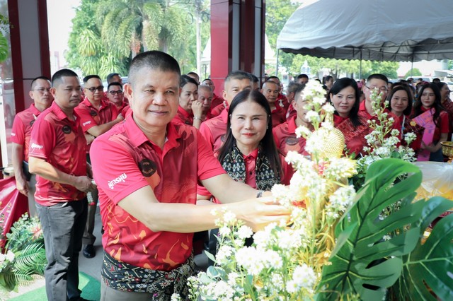 กาฬสินธุ์-ตำรวจกาฬสินธุ์จัดพิธีสรงน้ำพระ-รดน้ำขอพรสืบสานประเพณีสงกรานต์