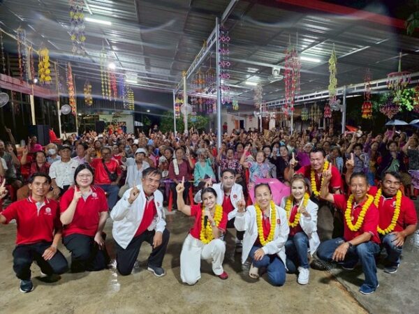 กาฬสินธุ์“อดีตนายกกี้”เปิดเวทีปราศรัยขอโอกาสชาวกุดสิมคุ้มใหม่เป็นผู้นำสืบสานวัฒนธรรมผู้ไทอีกครั้ง