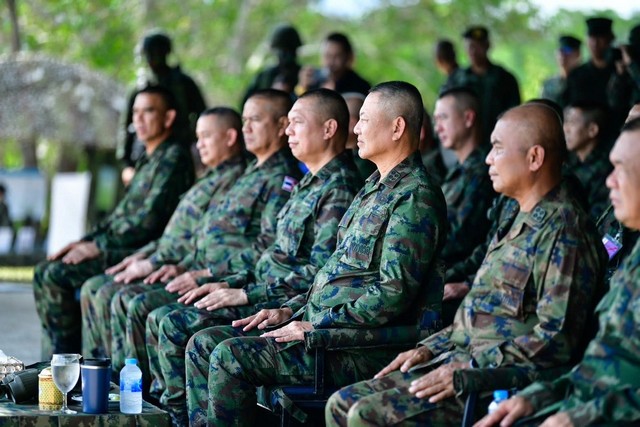 ผู้บัญชาการทหารเรือตรวจเยี่ยมการฝึกการดำเนินกลยุทธ์ด้วยกระสุนจริง (CALFEX) ของหน่วยบัญชาการนาวิกโยธิน (นย.) ในการฝึกกองทัพเรือ ประจำปี 2568