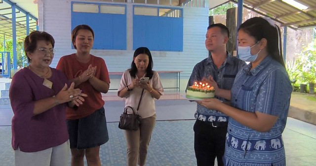 นครนายก – ครูน้อมผู้ใหญ่ใจดีทำบุญเลี้ยงอาหารกลางวันเด็กนักเรียนเนื่องในวันคล้ายวันเกิด