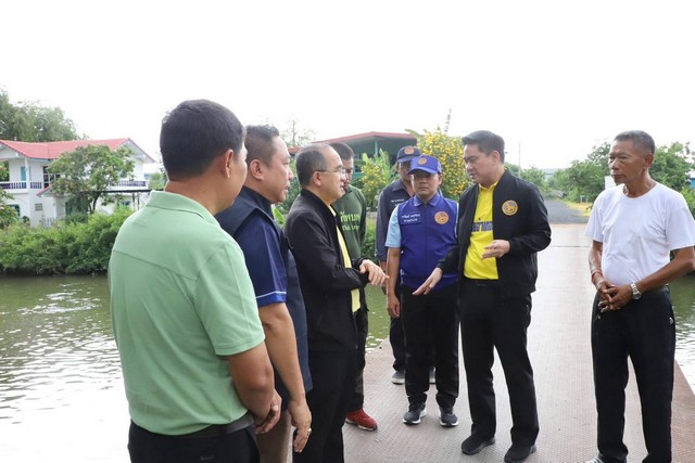 ปทุมธานี ผู้ว่าฯ สมคิด ลงพื้นที่ตรวจติดตามการดำเนินงานพัฒนาและฟื้นฟูคลองเปรมประชากร ในพื้นที่อำเภอสามโคก พร้อมให้กำลังใจเจ้าหน้าผู้ปฏิบัติงาน