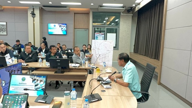 ปทุมธานี บิ๊กแจ็สพร้อมผู้นำบุกกรมชลติ่งทำบายพาสเจ้าพระยาอดีตนายกโบลิ่งลั่่นไม่ยอมให้น้ำท่วมรังสิต