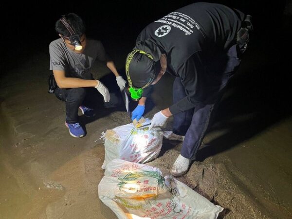 มุกดาหาร​ -​ทหาร กกล.สุรศักดิ์มนตรี ยึดเฮโรอีน-ยาบ้า ขณะลักลอบนำข้ามโขงมาส่งมุกดาหาร