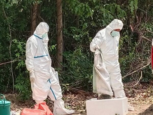 มุกดาหาร​ -​ชาวบ้านเครียด! จนท. – ปศุสัตว์ บุกเก็บสิ่งของส่งตรวจหาเชื้อแอนแทรกซ์ แต่กลับปกปิดไม่แจ้งผลการตรวจ มีแต่บอกให้ทำลาย