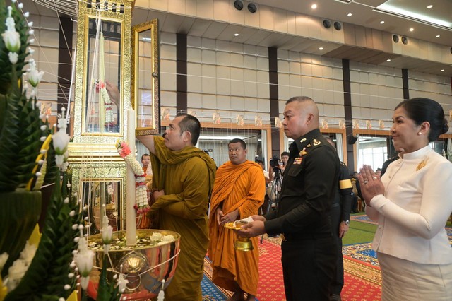 กองทัพภาคที่ 2 จัดพิธีพุทธาภิเษก สมเด็จพระพุทธมหาจักรพรรดิ (หลวงพ่อใหญ่โชคดี) และทอดผ้าป่าสามัคคี ณ ค่ายสุรนารี