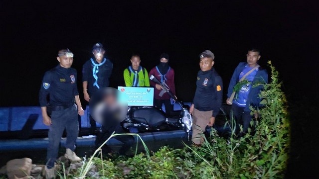 มุกดาหาร​ -​ทพ.2107 สกัดจับคนนามสกุลดัง ลักลอบขน จยย. ข้ามโขงส่ง สปป.ลาว