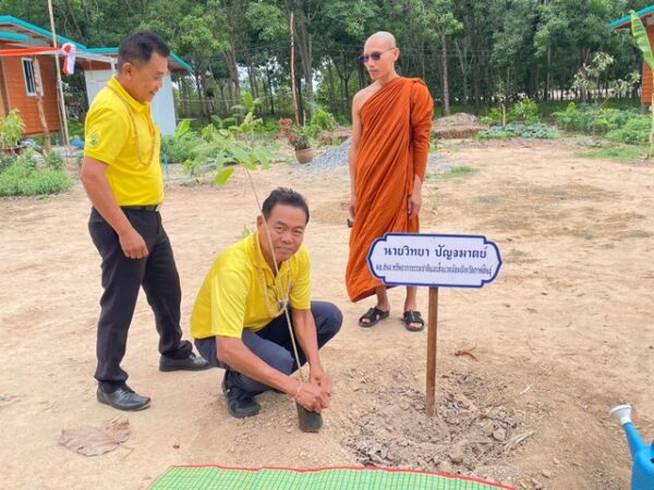 กาฬสินธุ์-ทสจ.กาฬสินธุ์ร่วมปลูกป่า -บวชป่า เฉลิมพระเกียรติพระบาทสมเด็จพระเจ้าอยู่หัว