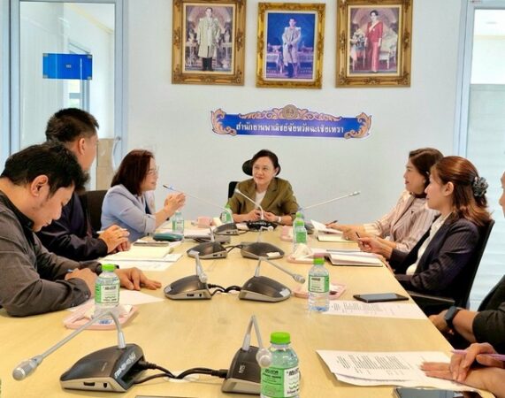 ฉะเชิงเทรา-นายกเทศมนตรีเมืองฉะเชิงเทรา ร่วมประชุมเตรียมงานมหกรรมธงฟ้าราคาประหยัดในงานพาณิชย์…สัญจร ภาคกลางและตะวันออก