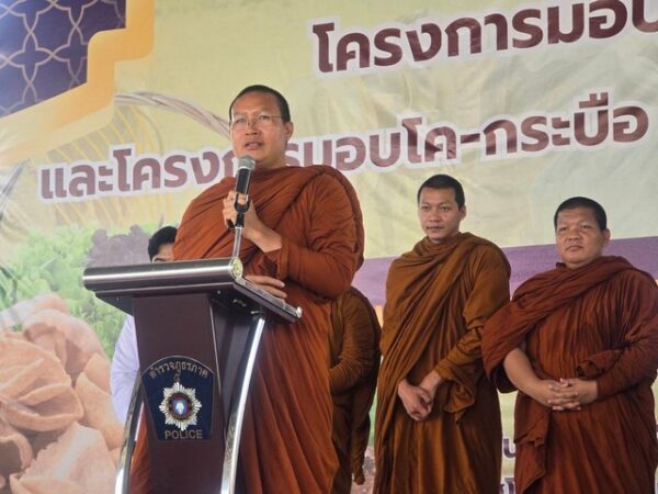 เชียงใหม่-มอบทุนส่งเสริมอาชีพ และมอบโค-กระบือ ให้กับข้าราชการตำรวจในสังกัด ภ.5