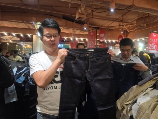 เชียงใหม่-ที่สุดของปี!กับโปรแรงสุดคุ้ม ” นิยมยีนส์ “กางเกงตัวละ 250 บาท