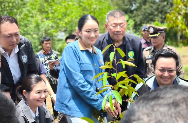 จันทบุรี//นายกรัฐมนตรีลงพื้นที่จันทบุรี ตรวจราชการพร้อมติดตามสถานการณ์ผลไม้, ชูผลไม้ไทยสู่เวทีโลก หนุนเกษตรกรยุคใหม่