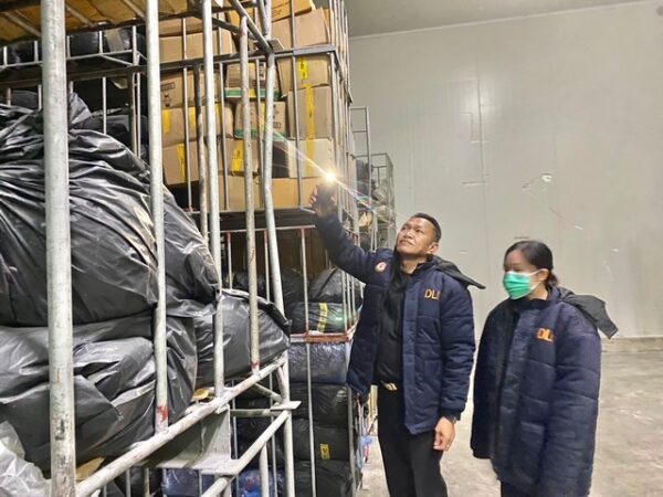 ตราด-บูรณาการร่วมกันลงพื้นที่การป้อกันและปราบปรามการลักลอบสินค้าปศุสัตว์ผิดกฎหมาย จังหวัดตราด ลงพื้นที่ตรวจสอบห้องเย็นและสถานที่จำหน่ายอาหาร 4 แห่งในพื้นที่อำเภอคลองใหญ่