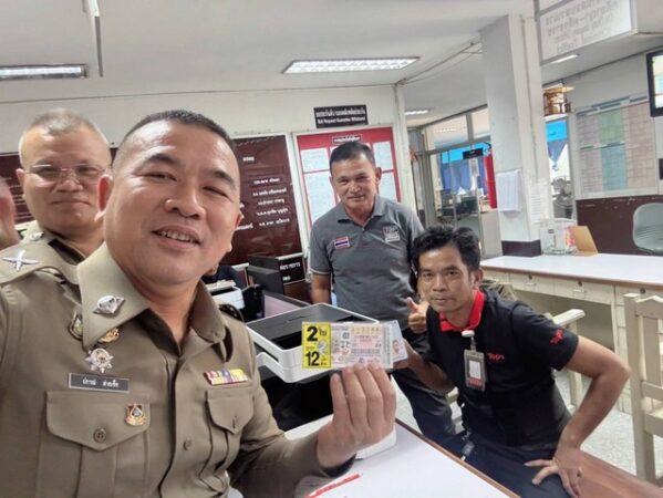 ร้อยเอ็ด…หนุ่มโรบินสันร้อยเอ็ดดวงเฮง ถูกรางวัลที่ 1 2 ใบ รับ 12 ล้าน รวยในพริบตา