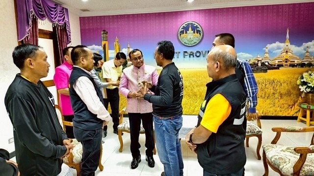 ร้อยเอ็ด…สภาเกษตรกรร้อยเอ็ดนำทัพ บุก ศาลากลาง ยื่นข้อเสนอ แก้ปัญหาโคเนื้อทั้งระบบ หวังเกษตรกรลืมตาอ้าปากได้