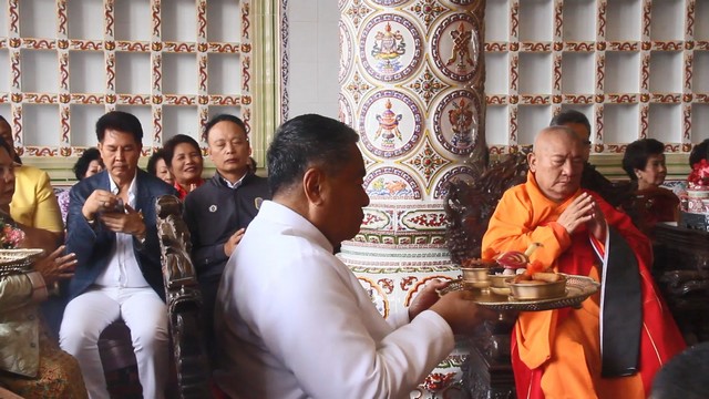 องคมนตรี ประธานในพิธีสมโภชเบิกพุทธรัศมีพระประธานและเปิดแพรคลุมป้ายอุโบสถเฉลิมพระเกียรติวัดฉื่อฉาง ท่ามกลางบรรยากาศแห่งความศรัทธาและความร่วมมือร่วมใจของชาวพุทธในพื้นที่