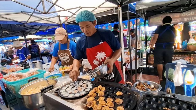 สองสามีภรรยาอารมณ์ดี เปิดร้านขายหอยครก กิติธัช 6 ราง ทำขายแทบไม่ทัน ทั้งหอยครก หมึกครก และกุ้งครก ลูกค้าเพียบ