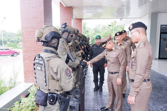 พล.ต.อ.ธนา ชูวงศ์ รอง ผบ.ตร. ตรวจเยี่ยมกองบังคับการสืบสวนสอบสวนตำรวจภูธรภาค 2 ย้ำ! ปราบปรามแก๊งคอลเซนเตอร์เดินหน้าเข้มข้น เห็นผลเป็นรูปธรรม